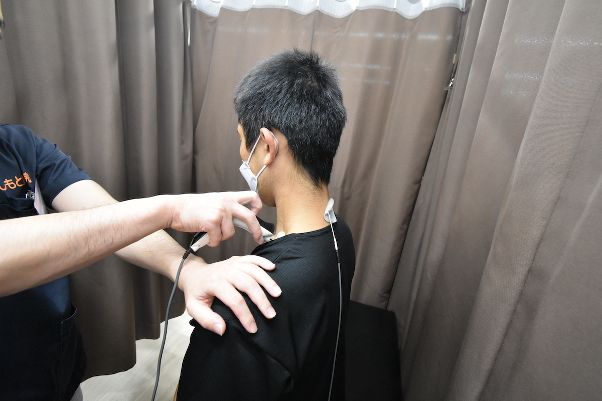 肩こり施術写真